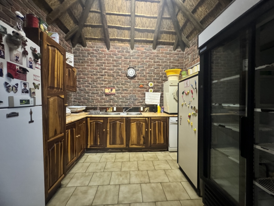 6 Bedroom Property for Sale in Doringkruin North West